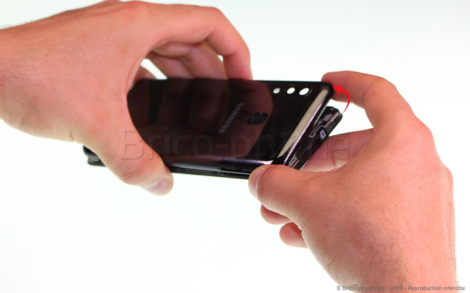 Changement de coque arrière sur Galaxy A20e photo 3